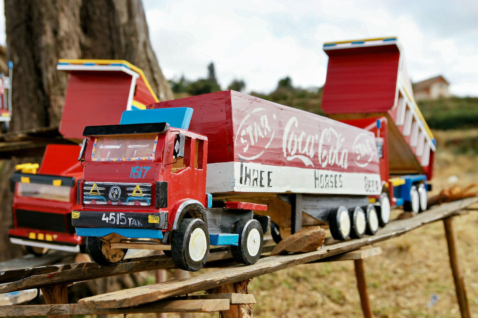 Typische handwerkliche Produkte, die ohne große Materialkosten hergestellt und an die wenigen Touristen verkauft werden